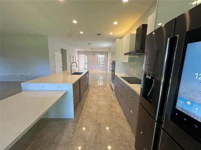 Building Photo - 4400 Seneca Ave