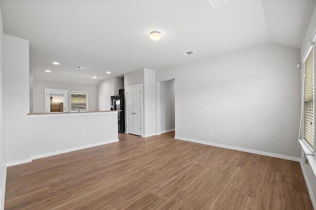 Foto del edificio - 13024 Tinker St