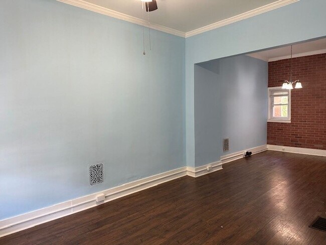 Building Photo - 350 Crescent St