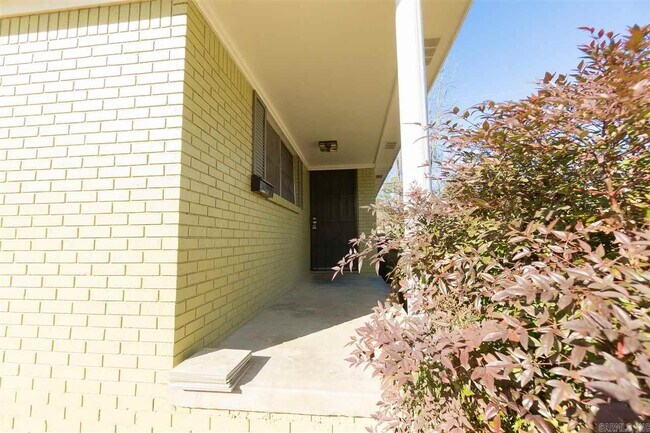 Building Photo - 4415 Lynn Ln