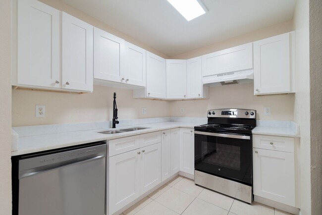 Building Photo - Beautifully remodeled 3-bedroom, 2-bathroom