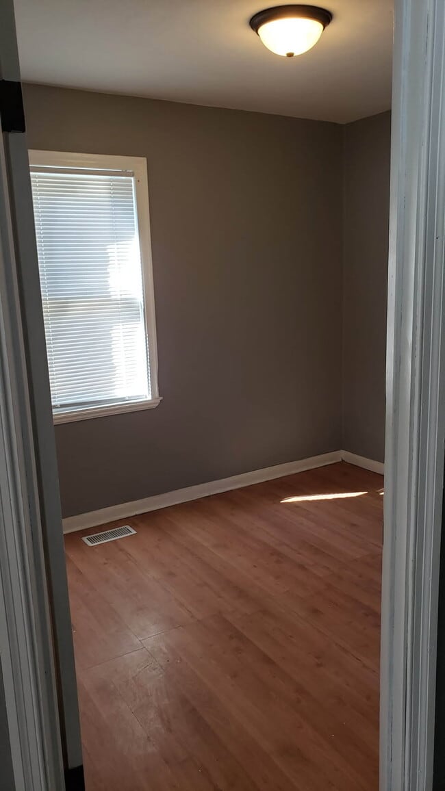 Building Photo - 2219