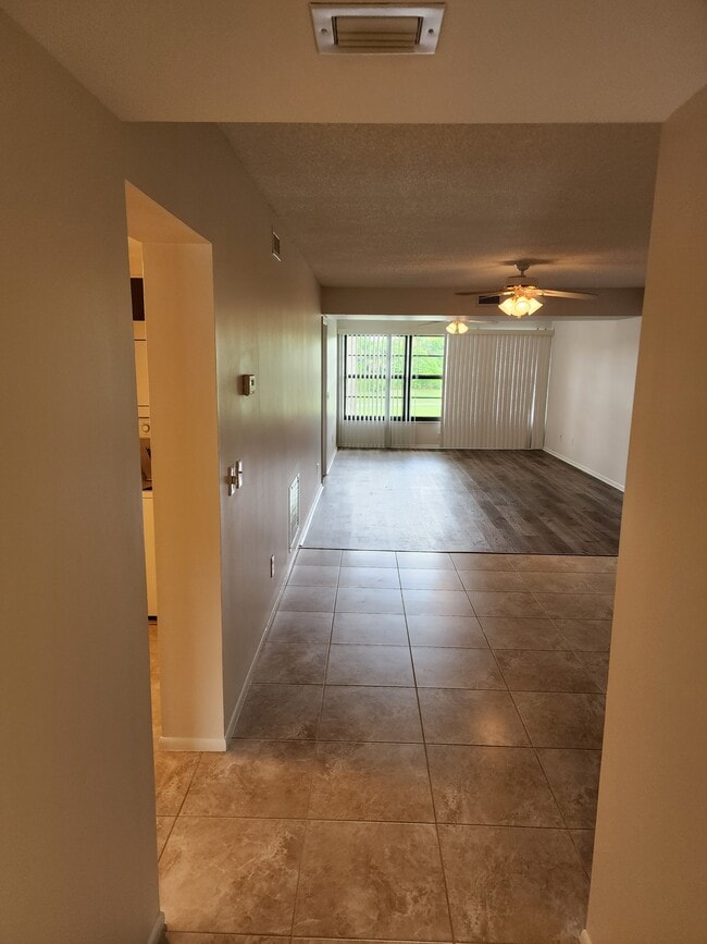 Building Photo - 28 Plantation Dr