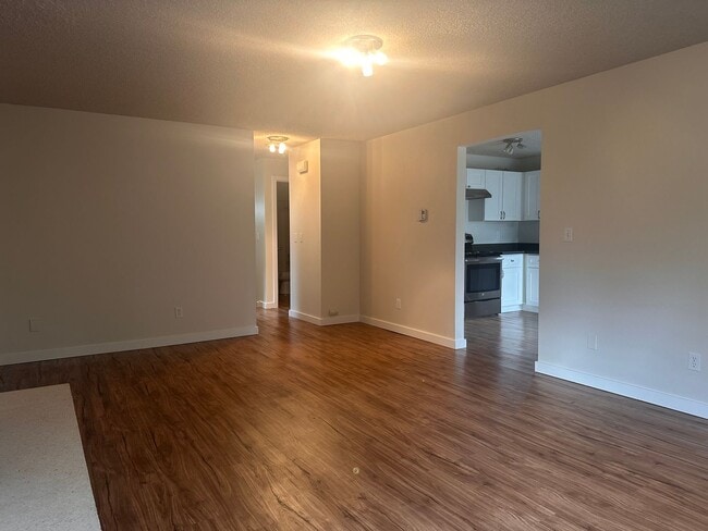 Foto del edificio - Spacious Top-Floor 2BD in Beautiful Magnol...
