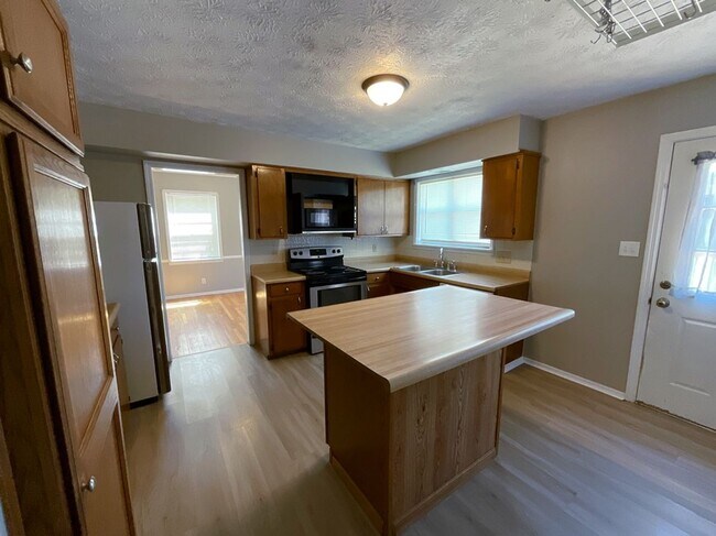 Building Photo - PRE-LEASING