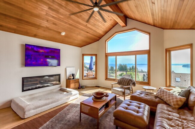 Photo - 1123 Puget Dr E House