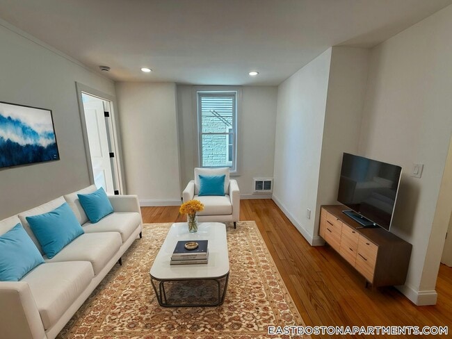 Building Photo - 20 Chelsea St