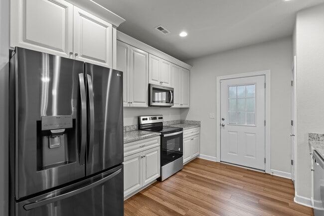 Building Photo - 824 Somb Moore Ways