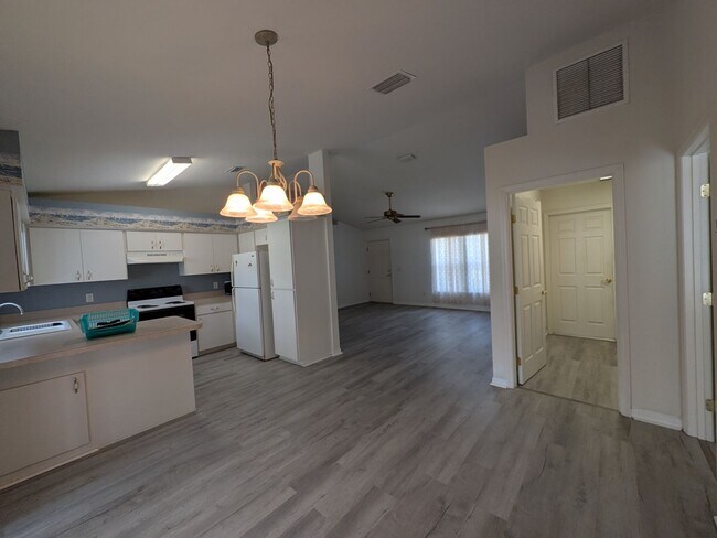 Foto del edificio - Lovely 3/2/2 Citrus Springs home with Hot Tub