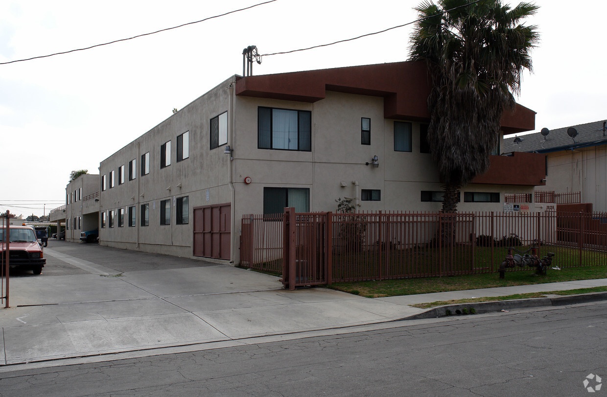 Building Photo - Osage Apartments