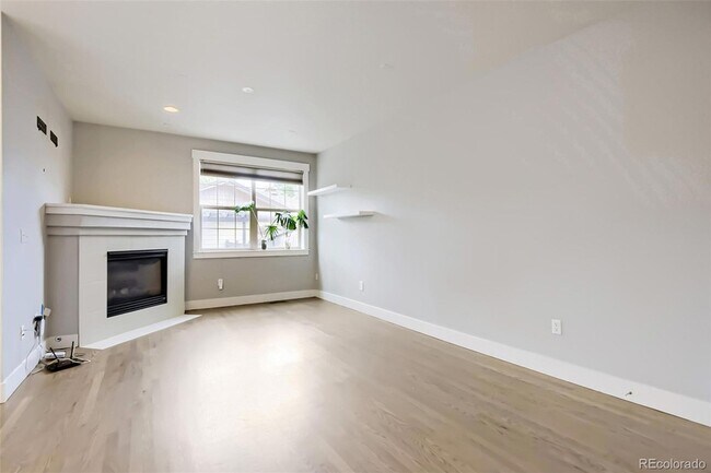 Foto del edificio - 1149 S Logan St