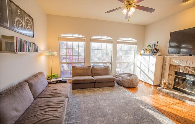 Foto del edificio - 11584 Cedarcliffe Dr