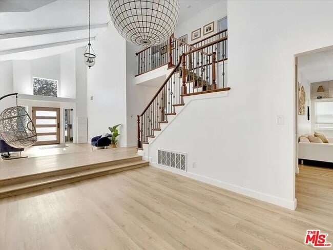 Foto del edificio - 7937 W 80th St