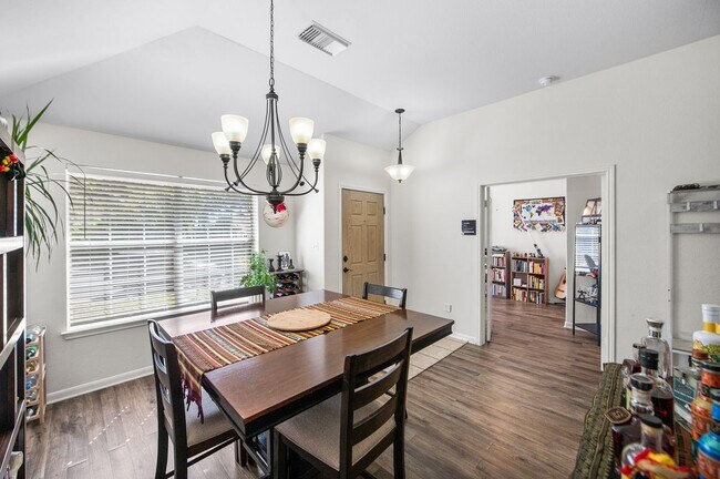 Foto del edificio - 13839 Bent Ridge Dr