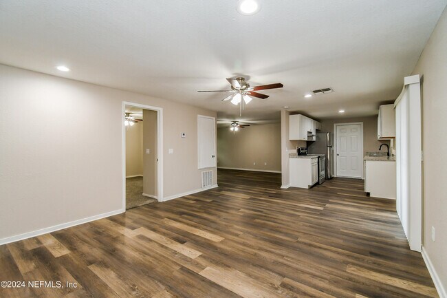 Foto del edificio - 1349 Eagle Cove Rd N