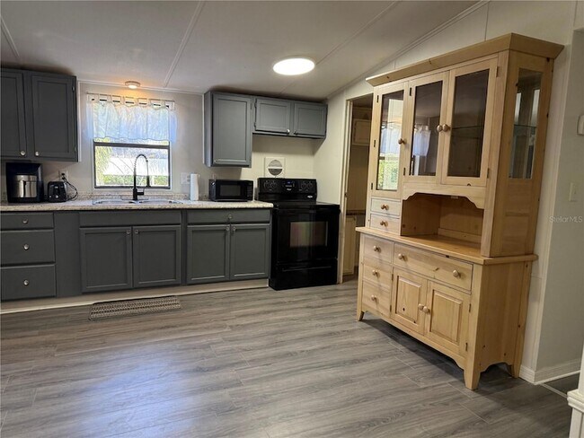 Foto del edificio - 7740 Pretty Lake Rd