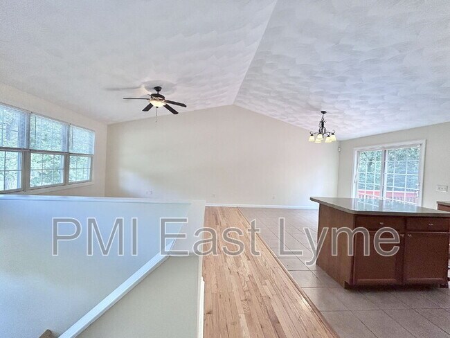 Foto del edificio - 75 Great Brook Rd