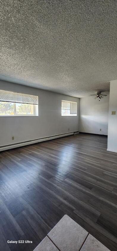 Primary Photo - Garden level 2 bed, 1 bath apartment in Ch...