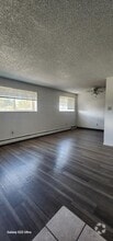Building Photo - 4427 Parkview Dr