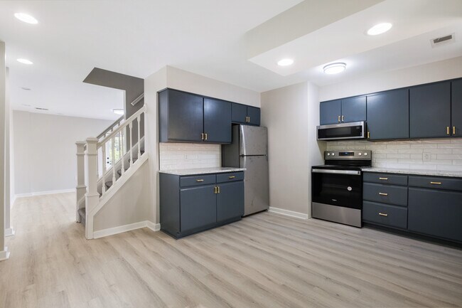 Building Photo - 451 Neff St