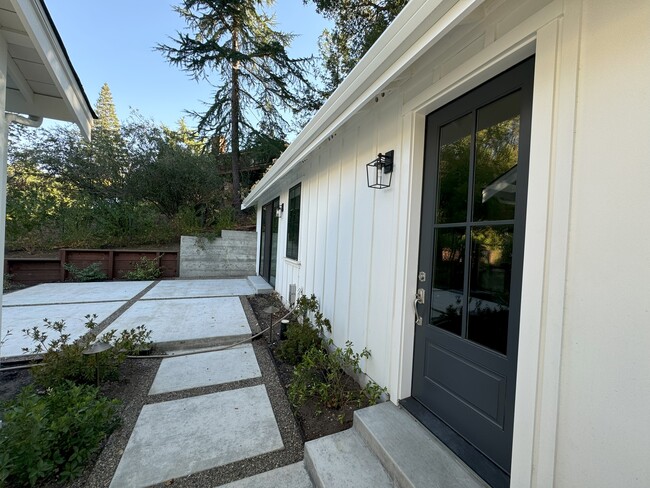 Side Entry & Patio - 1555 Litina Dr