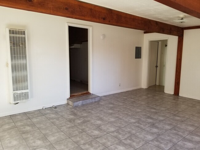 Foto del edificio - Triplex Unit Coming Soon