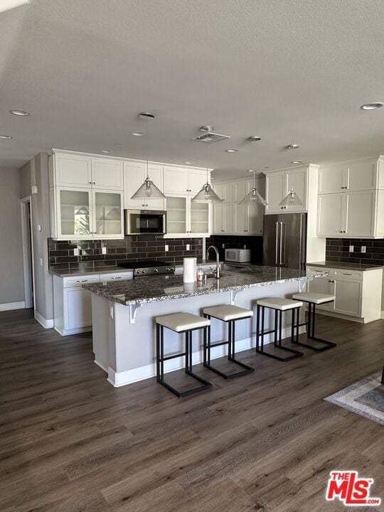 Building Photo - 72 Capricorn