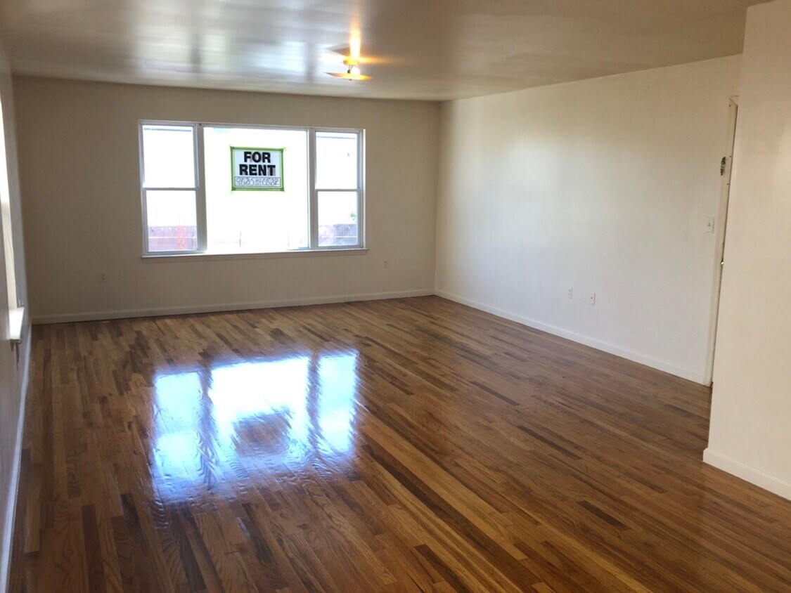 Living Room - 76 Port Ave