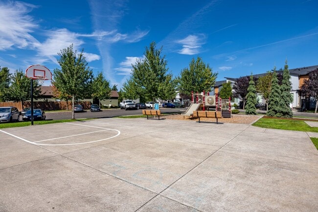 Building Photo - 3 bedroom home in Ridgefield w/ AC - Built...