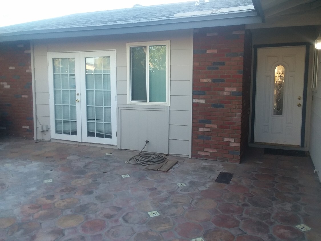 Primary Photo - 401 Cactus Bloom Ln