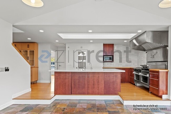 Foto del edificio - 475 Roading Dr