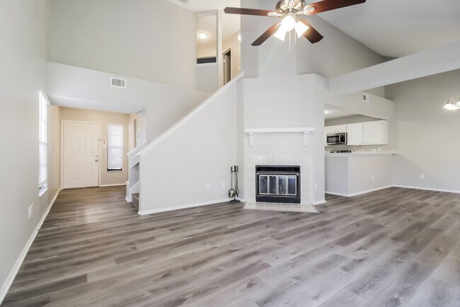Building Photo - 472 Amethyst Way