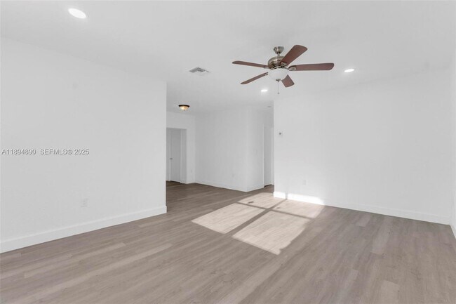 Foto del edificio - 3051 NW 77th St