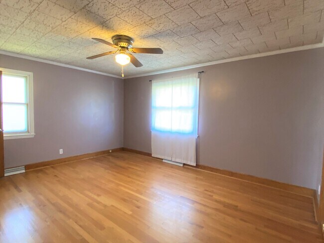 Building Photo - ---- Ranch Home in Burlington ----
