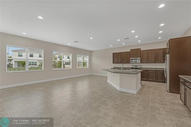 Foto del edificio - 14989 RedCove Pl