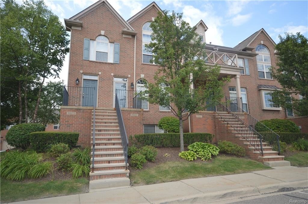 39633 Springwater Dr, Northville, MI 48168 Condo for Rent in