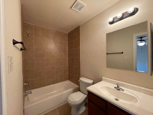 Building Photo - Town home for rent