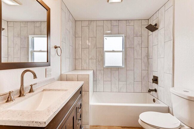 Building Photo - 200 S Meade St