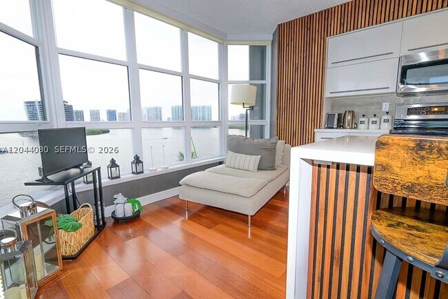 Foto del edificio - 3600 Mystic Pointe Dr