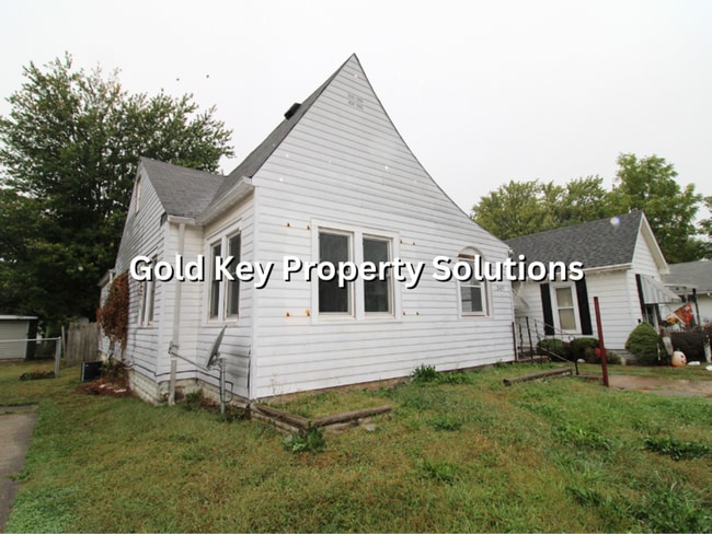 Building Photo - Oversized 3 BR 1 BA House with Garage and ...