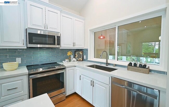 Foto del edificio - 3856 Vineyard Ave