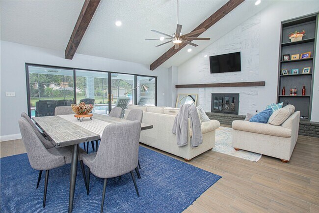 Foto del edificio - Beautifully Updated 3/2 Pool Home with Large Backyard in Lake Ajay (Gated Community)
