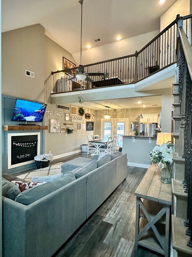 Foto del edificio - Pet Friendly Three Bedroom with Bonus!