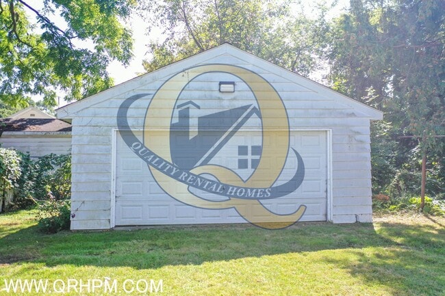 Building Photo - Available Now - 4 BEDROOMS!!!
