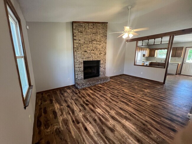 Building Photo - 109 Hickory Grove Dr