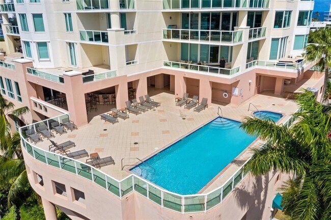 Foto del edificio - 3055 Harbor Dr