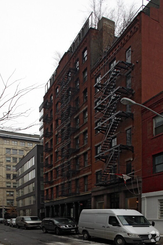 Building Photo - 40-42 Renwick St