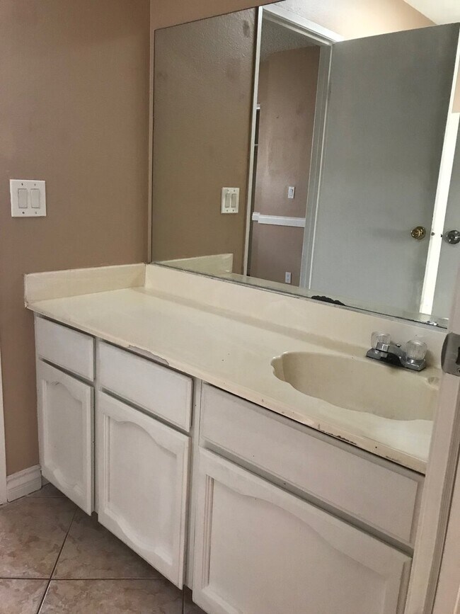 Building Photo - 899 Slumpstone Way
