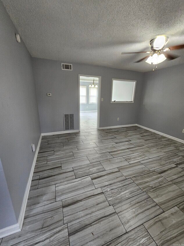 Primary Photo - 39 Wright Cir