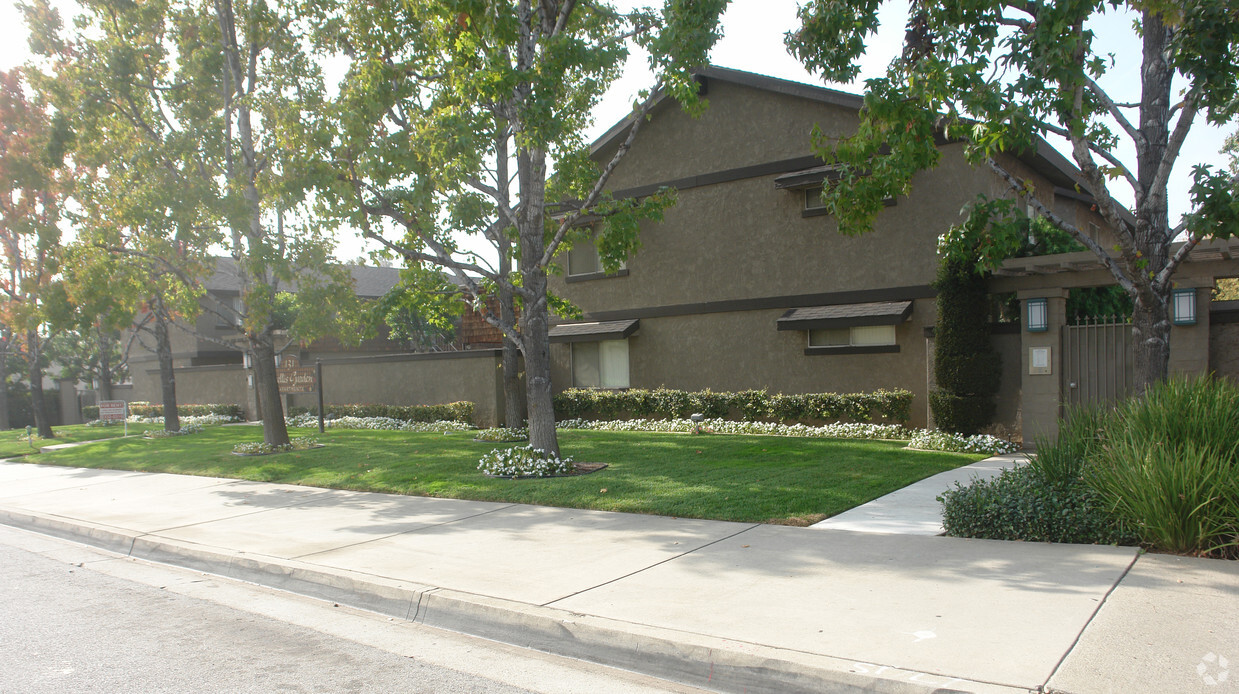 Foto del edificio - Trellis Garden Apartments